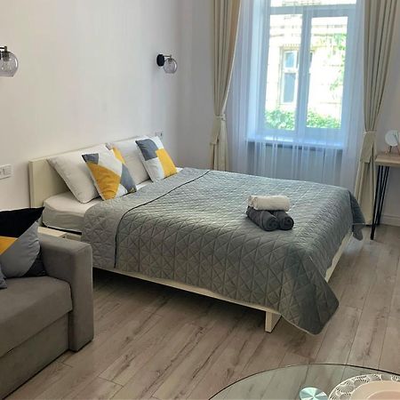 Iris Apartment On Popovich Lviv Kültér fotó