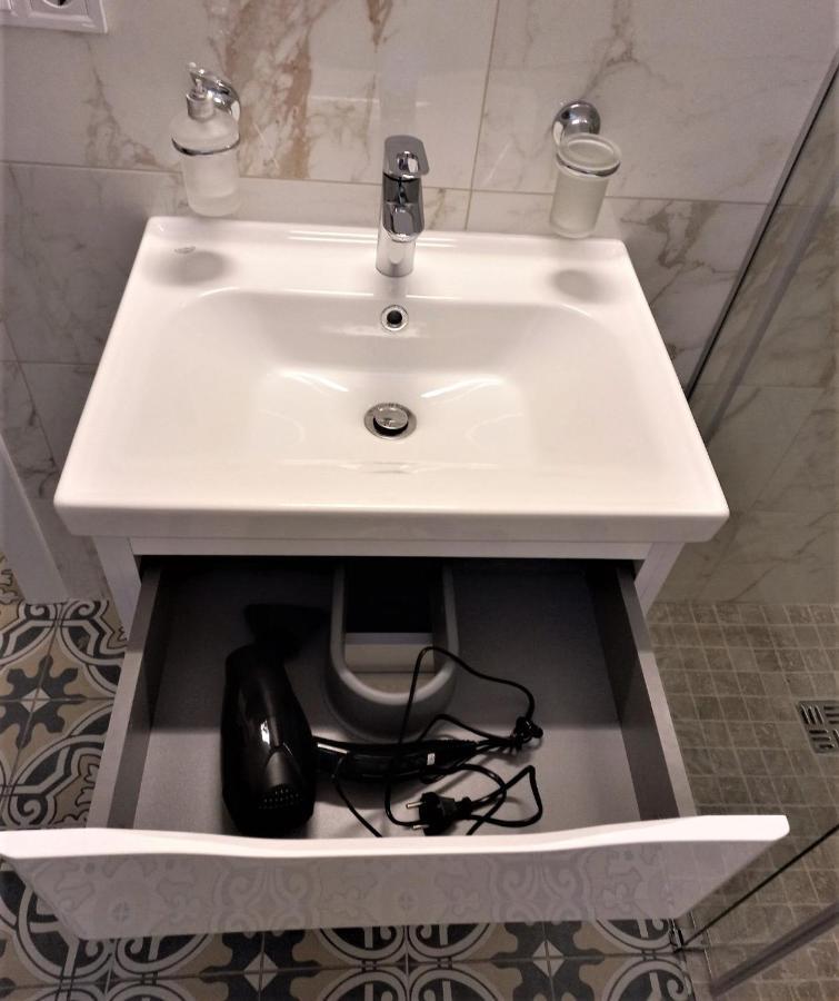 Iris Apartment On Popovich Lviv Kültér fotó