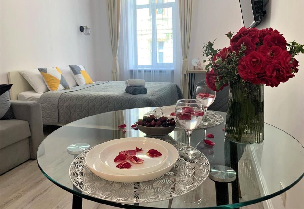 Iris Apartment On Popovich Lviv Kültér fotó