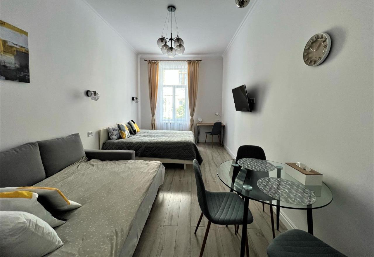 Iris Apartment On Popovich Lviv Kültér fotó